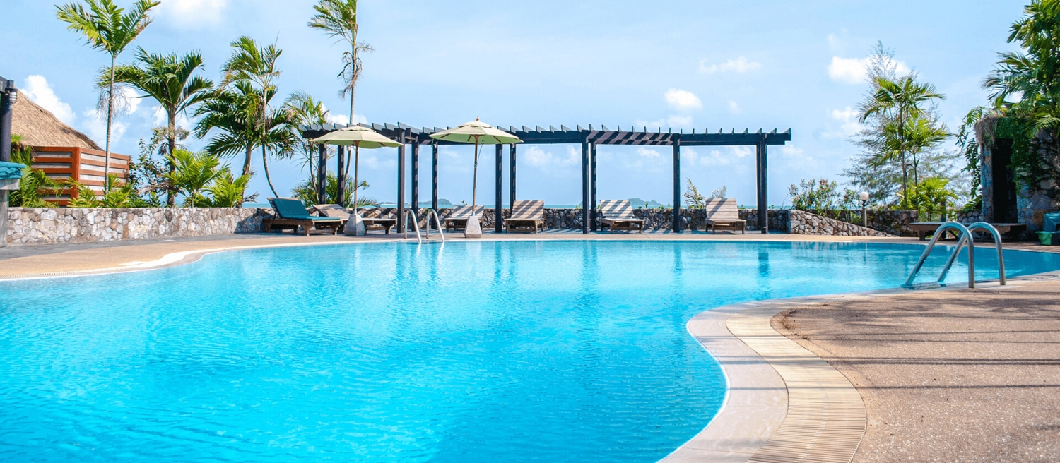 Home Pro Backyard Pool Cleaning Service in Orlando